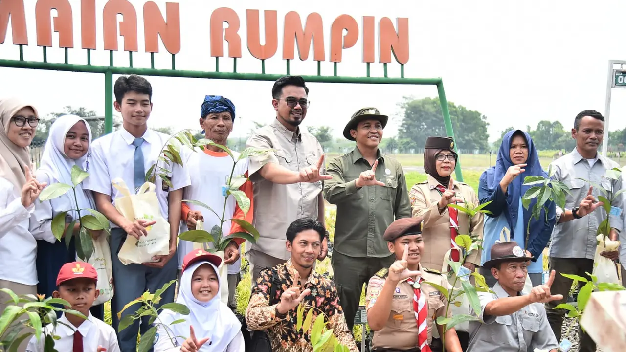 Menteri Kehutanan (Menhut) Raja Juli Antoni melakukan tinjauan ke Persemaian Rumpin di Bogor, Senin (8/9/2025) (Istimewa)
