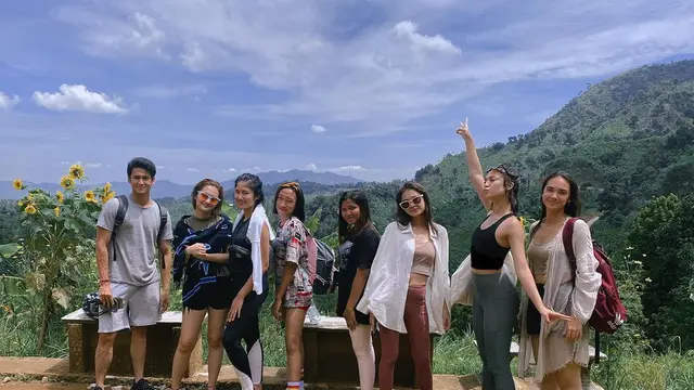 7 Momen Pemain Sinetron Buku Harian Seorang Istri Liburan Bareng Ke Curug Ini Seru