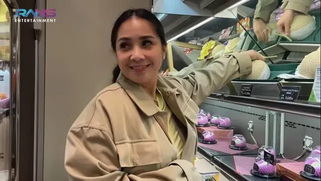 Nagita Slavina belanja buah