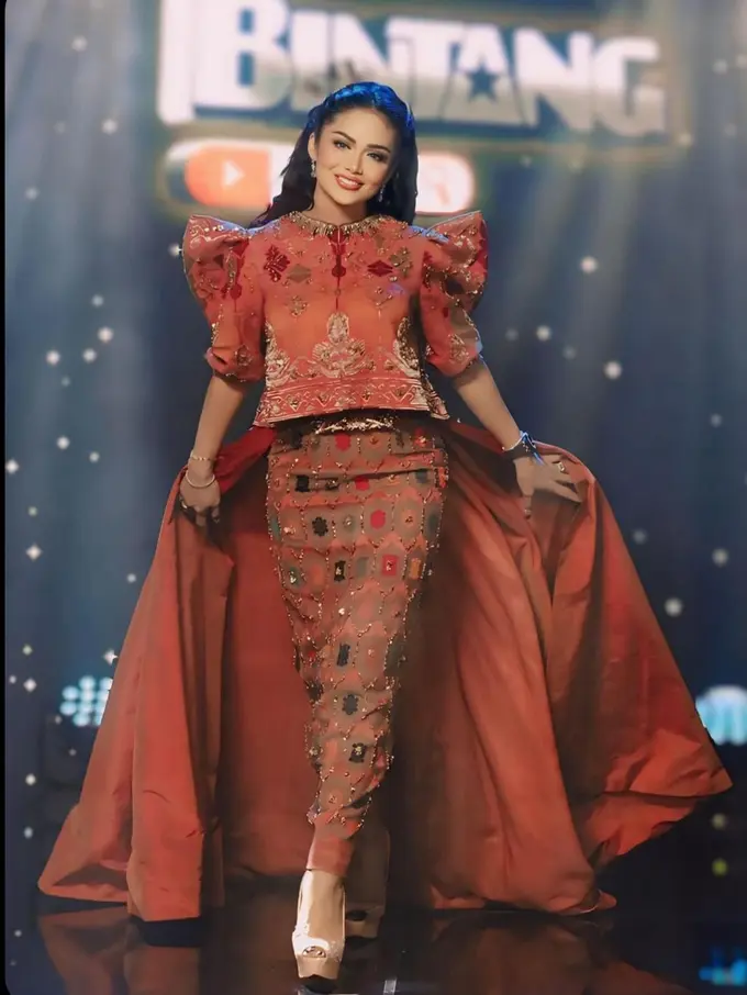 Krisdayanti Tampil Memesona dengan Kebaya Tradisional (Instagram/@krisdayantilemos)