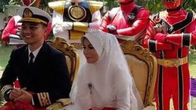 6 Potret Tamu Pernikahan Pakai Kostum Superhero Ini Nyeleneh Banget