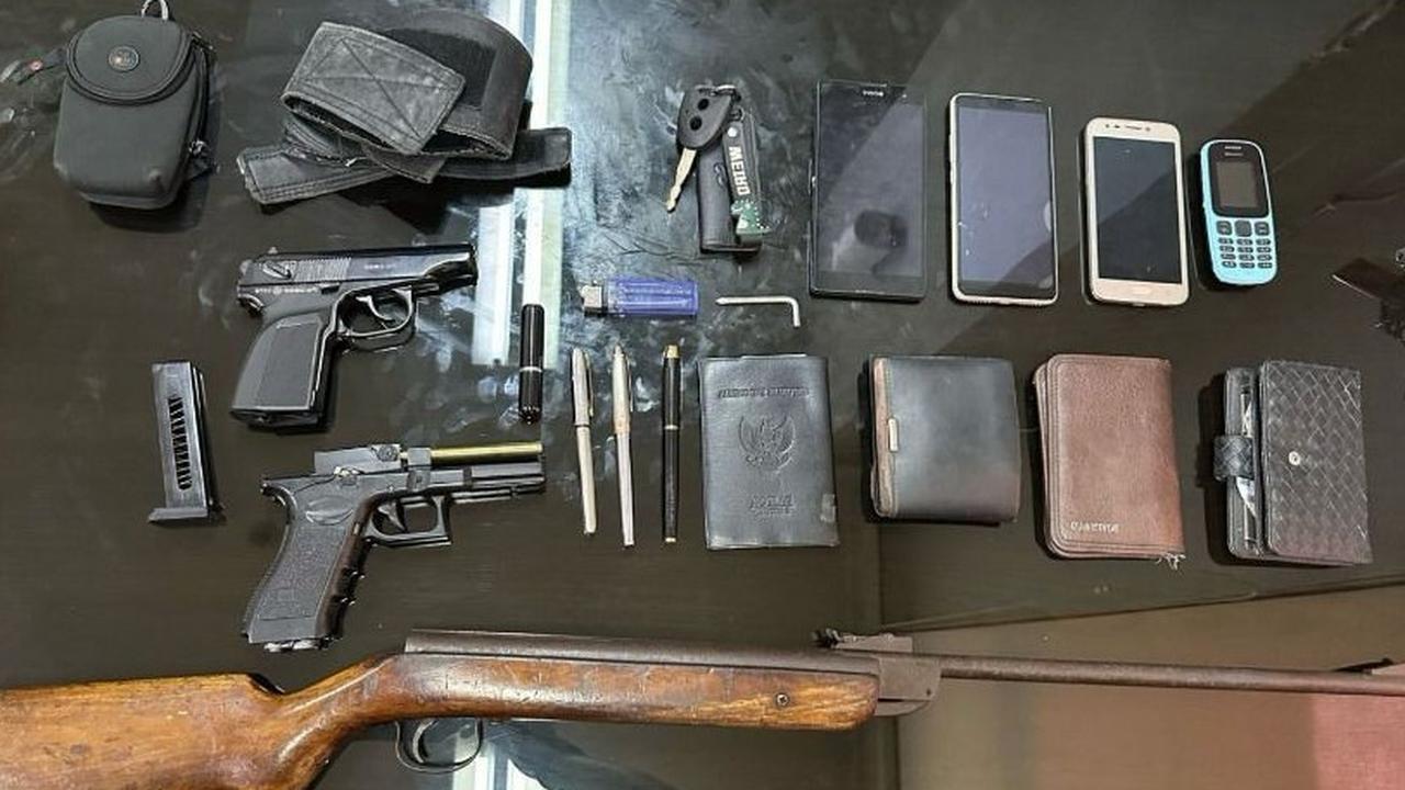Polisi Selidiki Asal Senjata Api Milik Pengacara yang Alami Kecelakaan di Jakarta