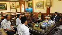Pengurus Dewan Masjid Indonesia (DMI) bertemu Ketua Umum PBNU Said Aqil Siradj di Kantorn PBNU, Jakarta. (Dokumentasi DMI)