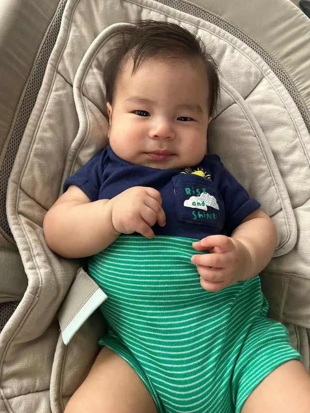 Potret Baby Elhanan yang punya pipi tembam (Instagram/sammysimorangkir)