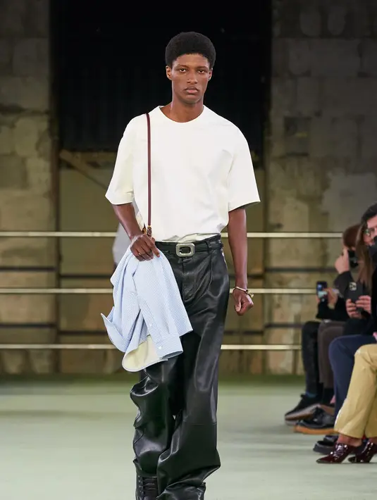 Koleksi ini didominasi oleh material kulit, sebab sebagaimana diketahui Bottega Veneta dikenal sebagai perusahaan barang kulit. (Dok/Bottega Veneta).