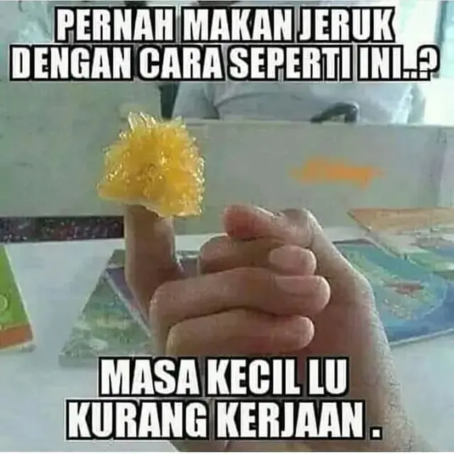 8 Potret Nyeleneh Kelakuan Orang Ketika Makan Jeruk Ini Kurang Kerjaan