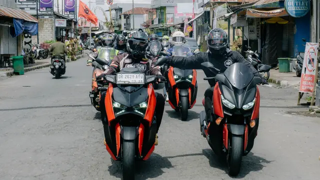 Sambut Kehadiran XMax Tech Max, Puluhan Pengguna Motor Yamaha Touring Keliling Bali