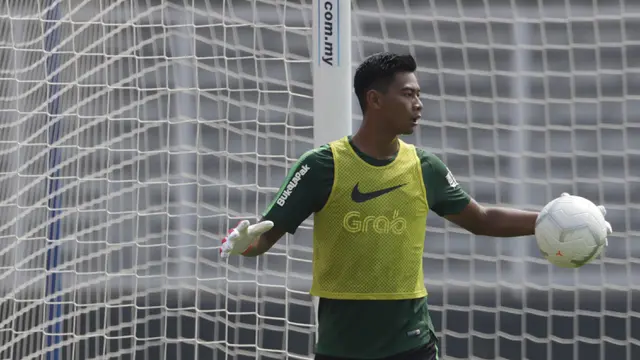 Kiper Timnas Indonesia U-22, Satria Tama. (Bola.com/Vitalis Yogi Trisna)