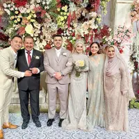 Raffi Ahmad dan Nagita Slavina hadiri acara Ngunduh Mantu Yislam Jaidi dan Miskah bersama dengan sederet bintang lainnya. (Dok. Instagram @raffinagita1717).