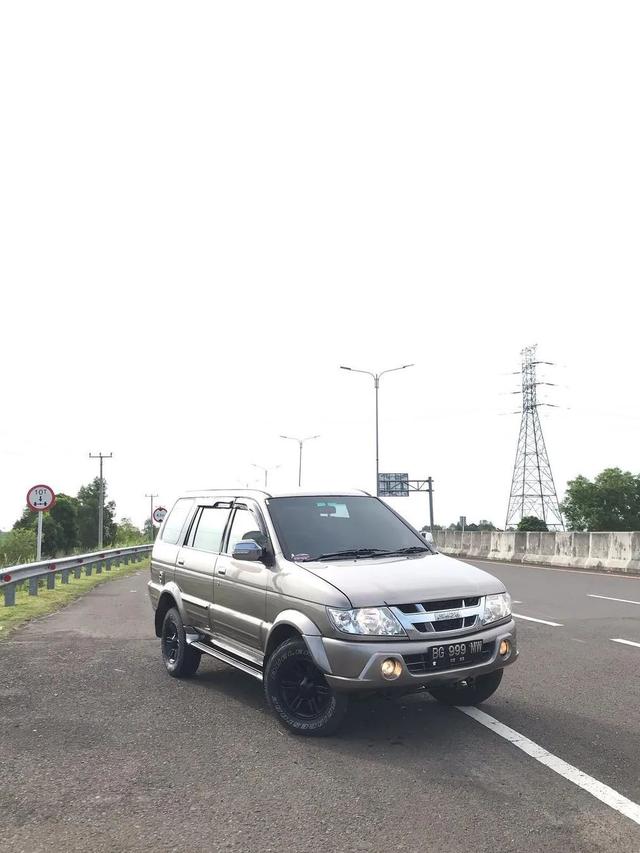 10 Potret Modifikasi Isuzu Panther, Raja Diesel yang Melegenda