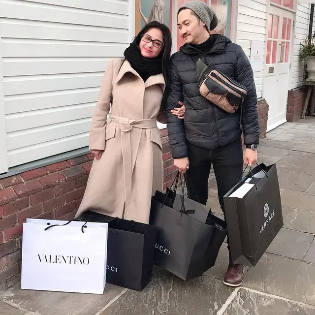 Dewi Perssik dan Angga Wijaya