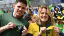 Suporter Brasil memberi dukungan dengan penuh semangat perjuangan timnas mereka di Piala Dunia Wanita 2019 di Prancis. (AFP/Jean-Pierre Clatot)