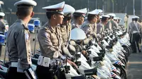 Kamis (3/7/14), puluhan anggota polri saat apel kesiapan kepolisian dalam mempersiapkan Operasi Ketupat 2014 di Jakarta. (Liputan6.com/Faizal Fanani)