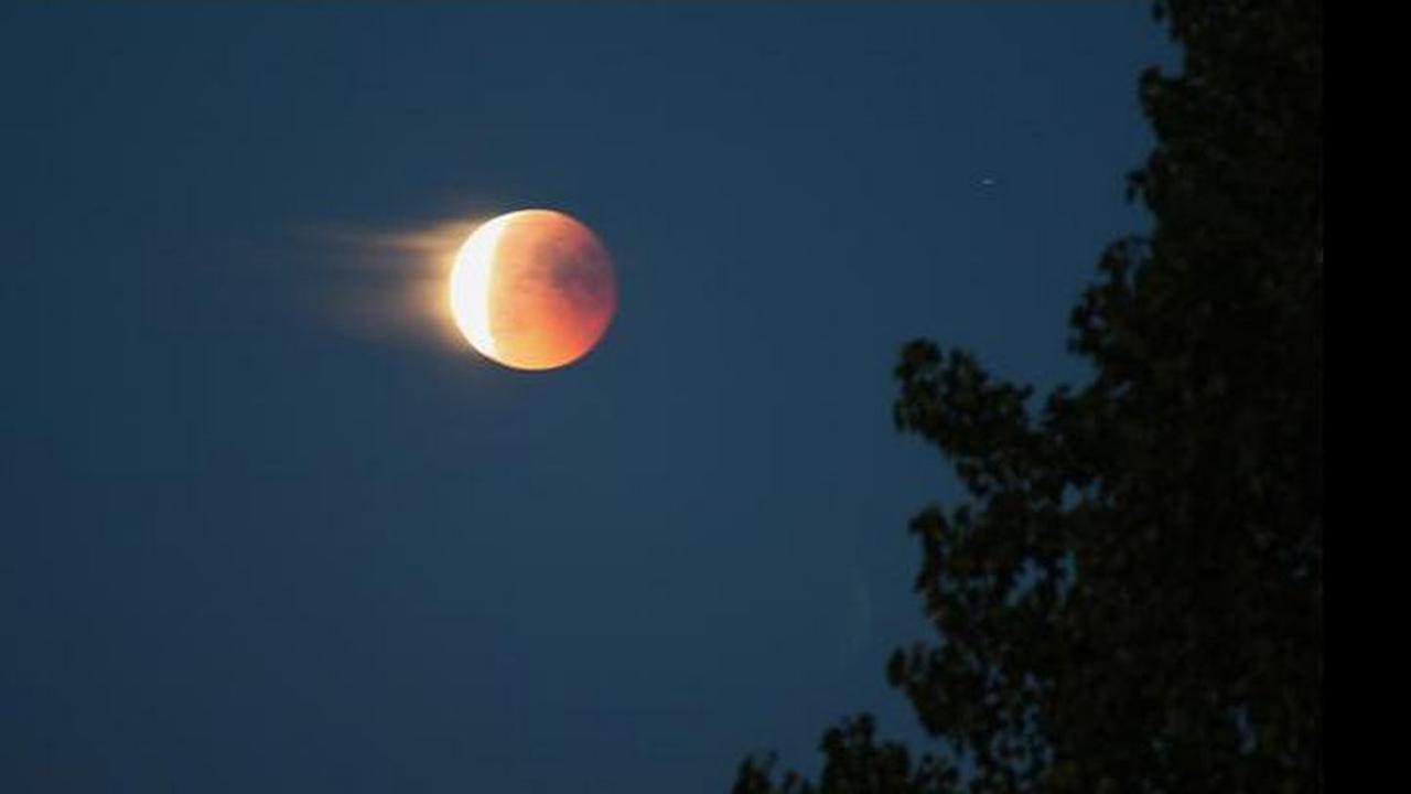 Penampakan Gerhana Bulan 'Merah Darah' di Indonesia Malam Ini