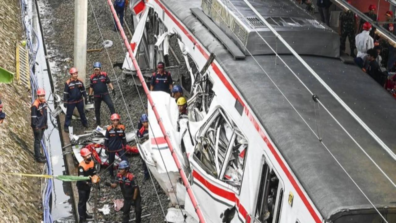 Ketua Komisi V DPR Heran Investigasi Kecelakaan Kereta di Bekasi Timur oleh KNKT Lama Sekali