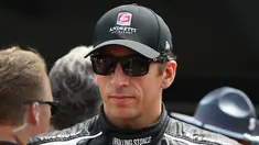 Pembalap IndyCar asal Inggris Justin Wilson meninggal dunia pada Senin (24/8/2015) waktu setempat. Mantan pembalap F1 itu sempat koma setelah menderita cedera kepala serius saat kompetisi IndyCar di Pennsylvania. Foto diambil pada 24 May 2015. (Reuters)