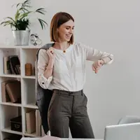 Panduan survive beradaptasi di tempat kerja untuk karyawan baru. (foto: lookstudio/freepik)