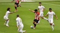 Jalannya pertandingan Athletic Bilbao vs Real Madrid di Stadion San Mamés Barria, Bilbao, Minggu (5/7/2020). (AP Photo/Alvaro Barrientos)