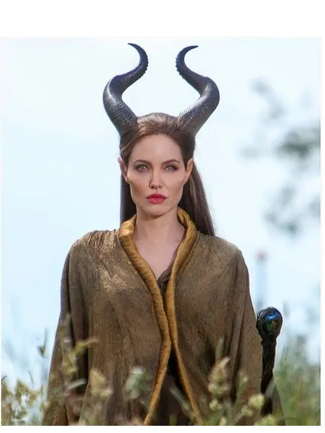 Perankan Maleficent, Ini 7 Pesona Angelina Jolie yang Masih Menawan di Usia 44 Tahun
