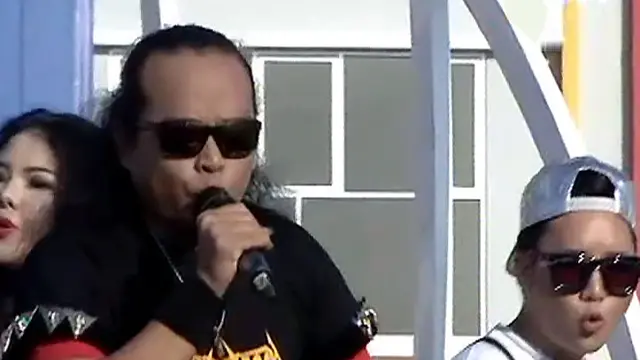 Nurbayan  membawakan lagu Oplosan dalam acara inBox SCTV (18/07/2014). 