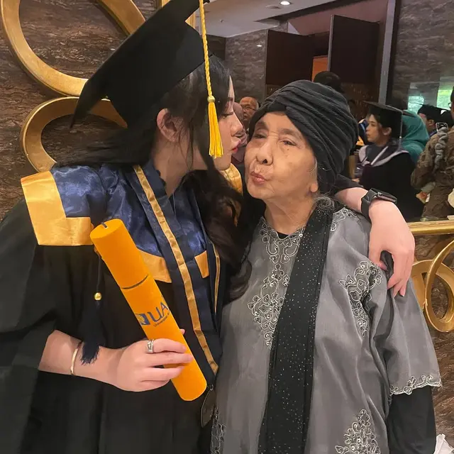 6 Potret Terbaru Artis Senior Aty Cancer, Aktif Berkarya di Usia 75 Tahun
