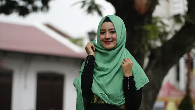 Cara Make Up Wajah Bulat Berjilbab