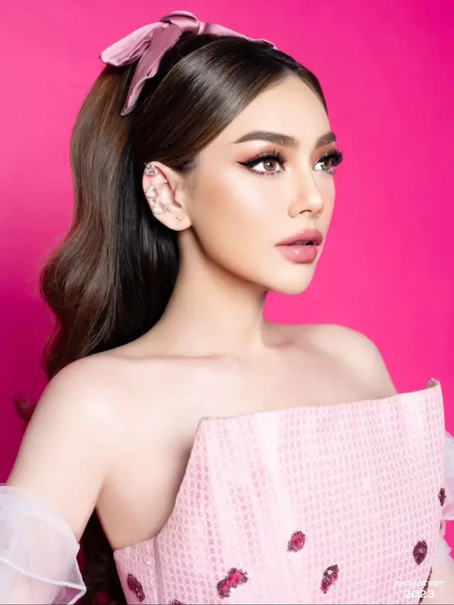 Bak Barbie Beranak 4, Pemotretan Celine Evangelista Bak Boneka Ini Tuai Sorotan