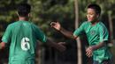 Gelandang Timnas Indonesia U-16, Andre Oktaviansyah, merayakan gol ke gawang Kabomania U-17 pada laga uji coba di Stadion Atang Sutresna, Jakarta Timur, Jumat (8/9/2017). Timnas U-16 menang 6-1 atas Kabomania U-17. (Bola.com/Vitalis Yogi Trisna)
