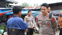 Kapolda Kaltara Irjen Pol Daniel Adityajaya saat mendengar keluhan pedagang terkait aksi balap liar di Kota Tarakan.
