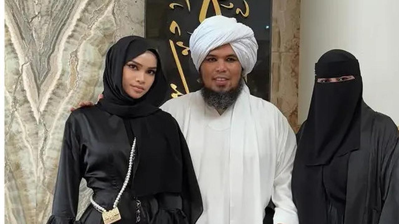 6 Potret Cantik Menawan Alyssa Spischak Anak Sambung Ustaz Derry Sulaiman yang Kini Berhijab dan Makin Anggun