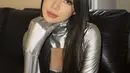 Gaya makeupnya juga dibuat sedemikian rupa sempurna dengan tampilan LISA BLACKPINK.  [Foto: Instagram/ Reginaaphx]