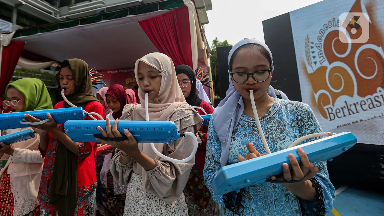 Ragam Kreativitas Ditampilkan Siswa SMKN 38 Jakarta saat Peringati Hardiknas 2024