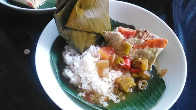 Sepiring garang asem dengan nasi