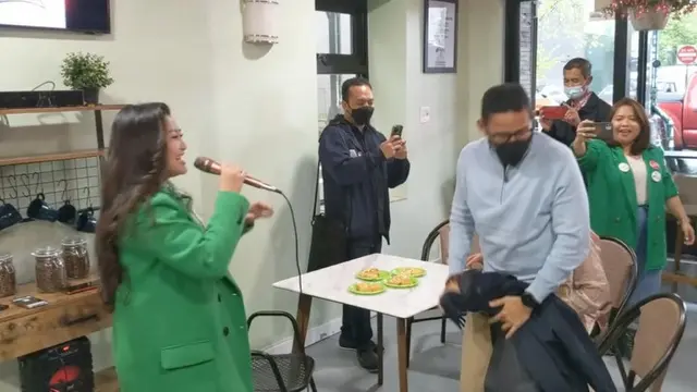 [Fimela] Cafe Dangdut Fitri Carlina