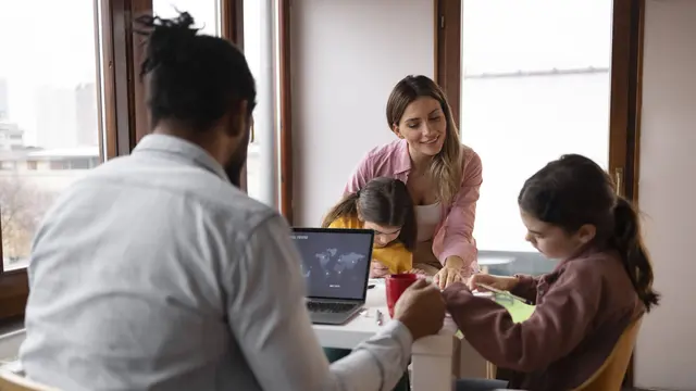 3. Gunakan Bantuan Parent Facilitator [Dok/freepik.com]