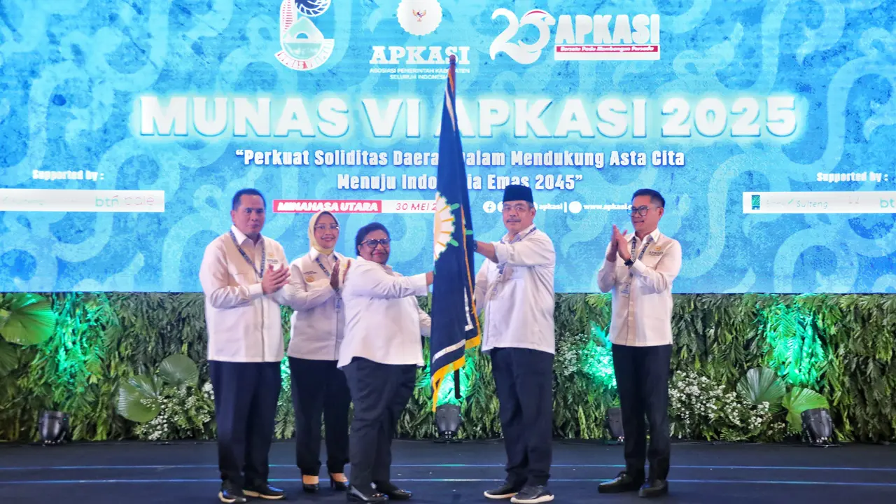 Wamendagri Ribka Tjiptaning Ajak Kepala Daerah Tingkatkan Solidaritas Saat Tutup Munas VI APKASI