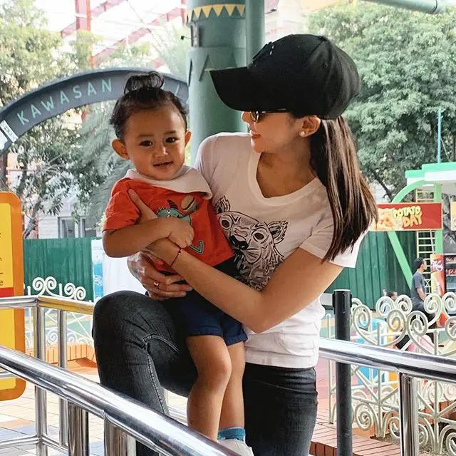 Momen-momen Ririn Dwi Ariyanti Mengasuh Anak