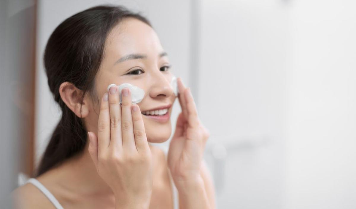 1. Jaga Kebersihan Kulit dengan Baik