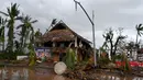 Penampakan kerusakan sebuah bangunan yang ditimbulkan Badai Otis di Acapulco, Negara Bagian Guerrero, Meksiko. (FRANCISCO ROBLES/AFP)