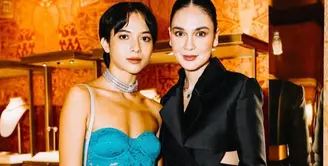 Luna Maya dan Putri Marino menjadi perwakilan public figure yang turut menghadiri acara BVLGARI Mediterranea di Bali. Mari kita simak gaya keduanya yang tak kalah memukau dengan tamu lainnya, termasuk Davika Hoorne. Foto: Instagram.