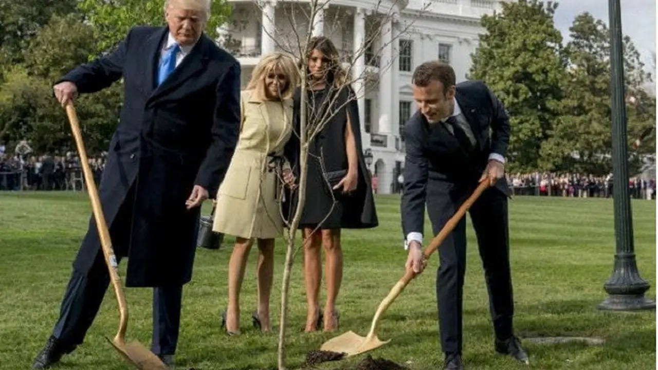 Donald Trump dan Presiden Prancis Emmanuel Macron