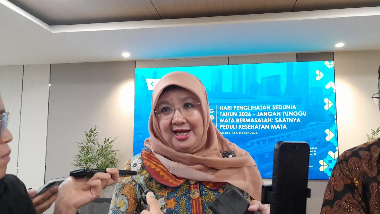 Direktur Penyakit Tidak Menular Kementerian Kesehatan (Kemenkes), dokter Siti Nadia Tarmizi bicara soal efek kabut asap karhutla pada mata.