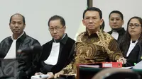 Ekspresi Basuki T Purnama saat menjalani persidangan Lanjutan di Kementan, Jakarta Selatan, Selasa (17/1). Sidang ke-6 mendengarkan empat keterangan saksi dari pihak penuntut umum. (Liputan6.com/Resa Esnir/Pool)