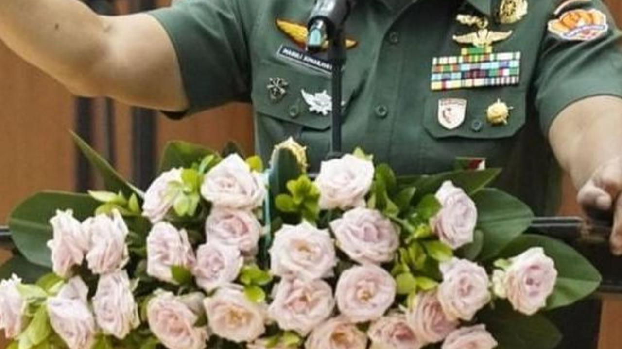 Asramanya Dikunjungi Jenderal Bintang 4, Potret Senyum Lepas Anak Prajurit TNI Digendong Kasad Maruli Simanjuntak