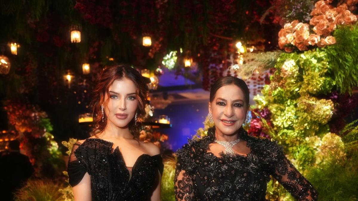 Tasya Farasya dan Bu Ala Tampil Serasi dengan Gaun Hitam Elegan saat Kondangan