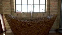 Set bak mandi ini terbuat dari cokelat murni 100%. Tertarik mencobanya?