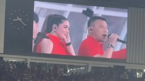Anang dan Ashanty Panen Hujatan Usai Nyanyi di Laga Timnas Indonesia vs  Filipina, Disoraki Penonton hingga Walkout dari GBK - ShowBiz Liputan6.com