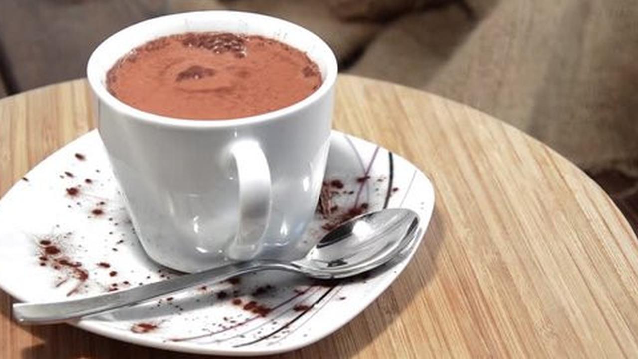 Minum segelas cokelat panas setiap hari bisa cegah serangan jantung