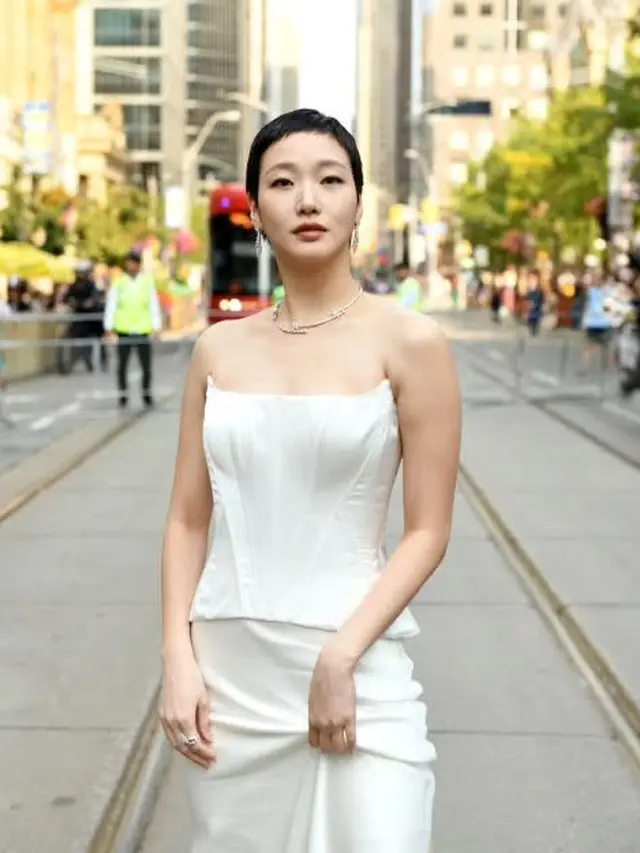 4 Gaya Rambut Pixie Cut Seleb di Tahun 2024 dari Kim Go Eun hingga BCL,  Inspirasi Tampil Berani dan Fresh