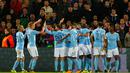 Pemain Manchester City, Kevin De Bruyne dan rekan setimnya berselebrasi setelah mencetak gol ke gawang Feyenoord dalam laga perdana babak penyisihan Grup F Liga Champions di De Kuip, Rabu (13/9). Man City menaklukkan Feyenoord 4-0. (AP Photo/Peter Dejong)